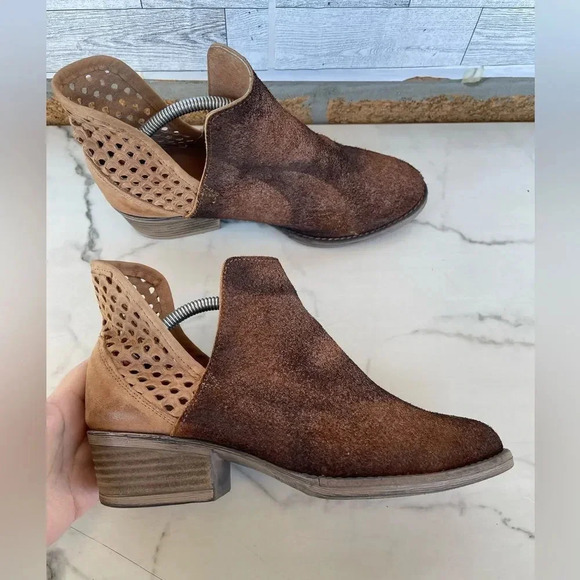 Circle G by Corral Ladies Brown Cutout Bootie 9 - Picture 6 of 8